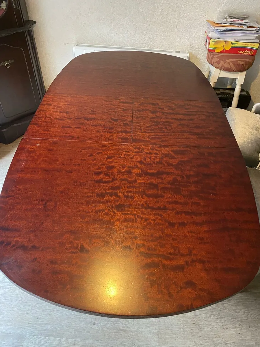 Extendable mahogany dining table - Image 1