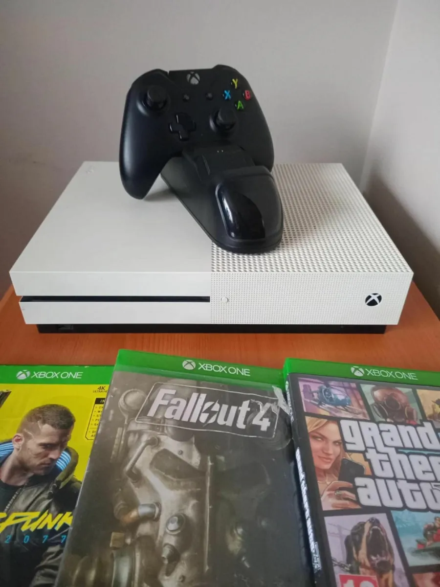Xbox One S 1 TB - Image 1