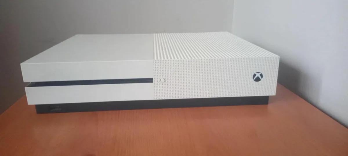 Xbox One S 1 TB - Image 2