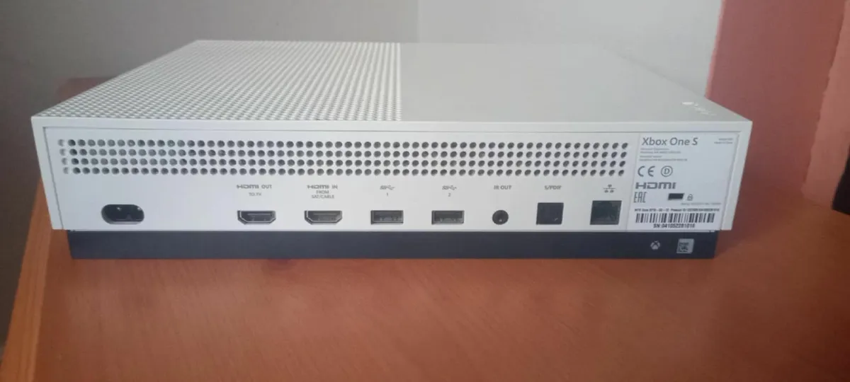 Xbox One S 1 TB - Image 3