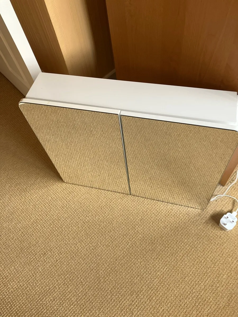 Bathroom Cabinet white with accessories perfect co - Image 2