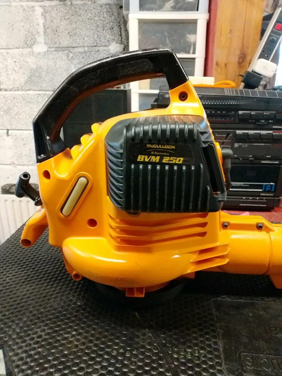 Leaf blower - Image 1