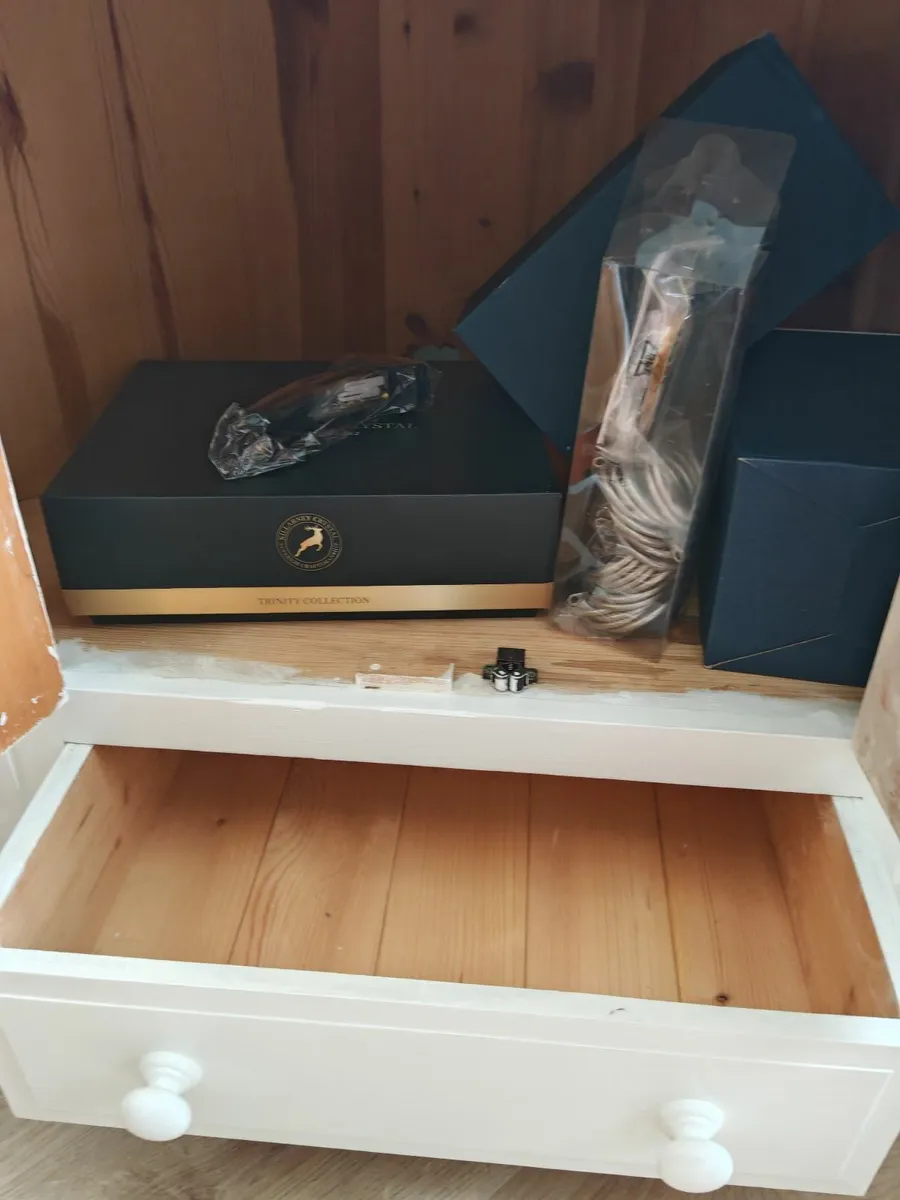 TV Unit - Image 2