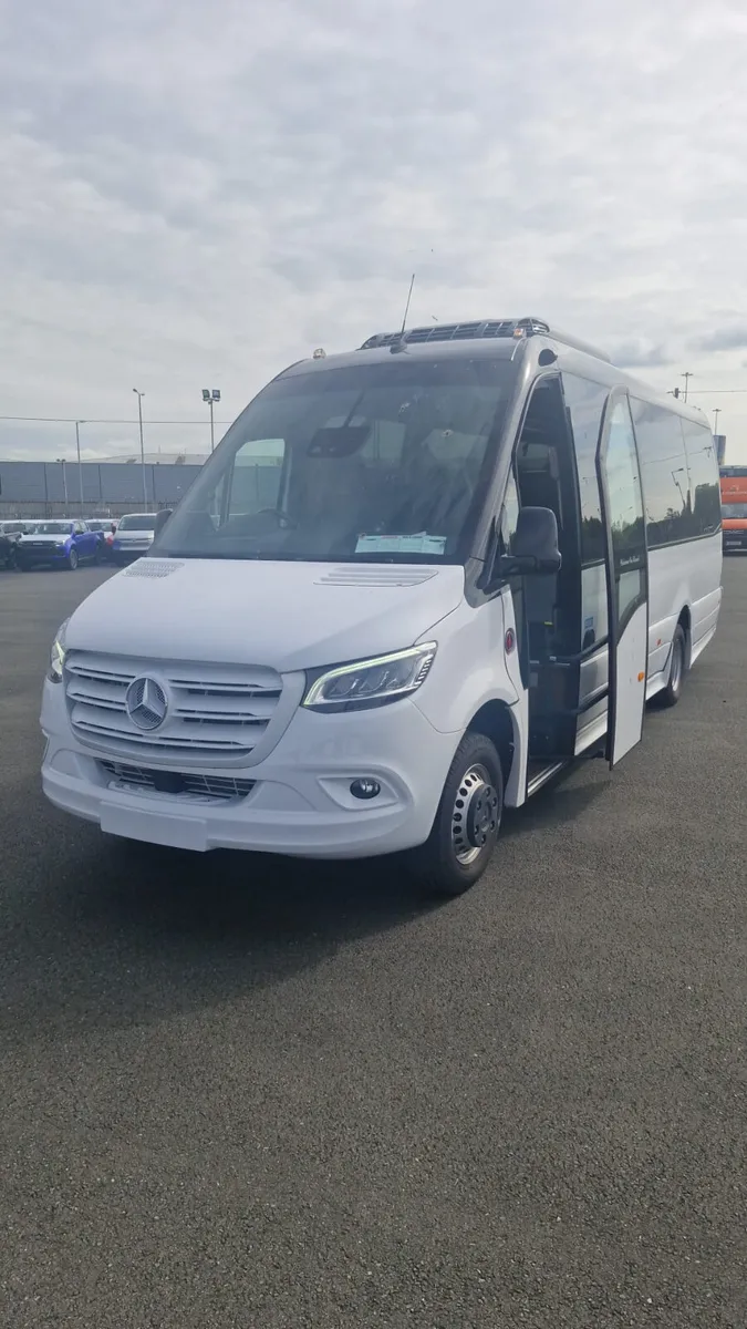 Brand new minibus Mercedes Sprinter 519 - Image 3