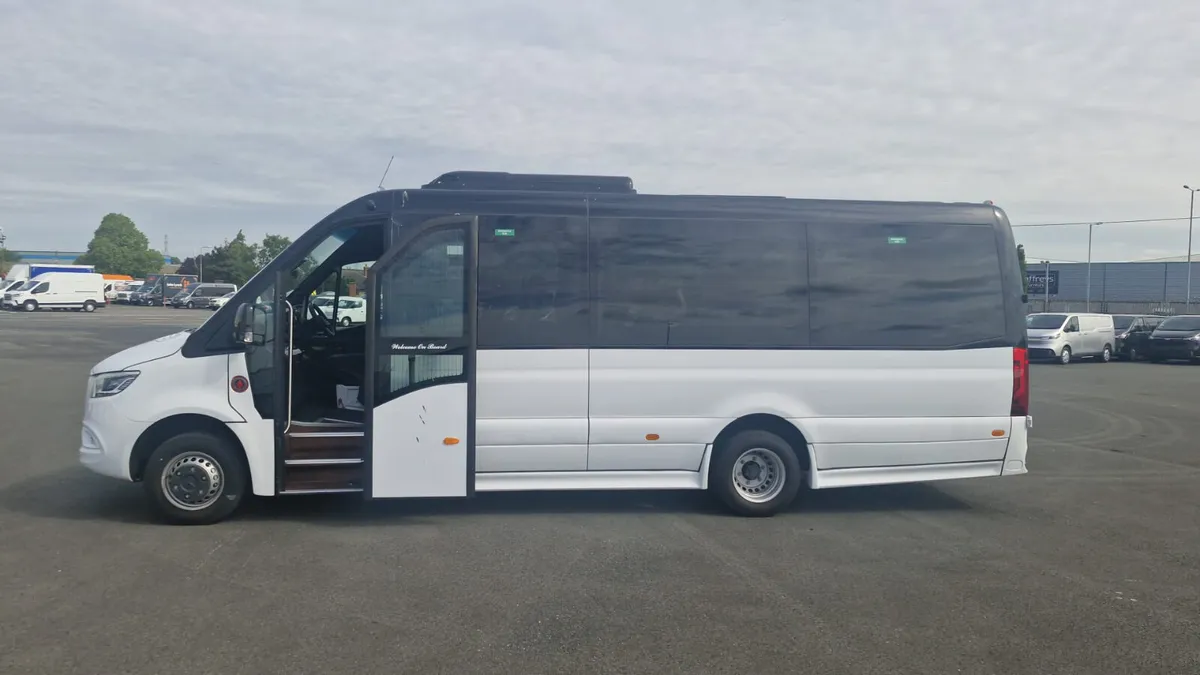 Brand new minibus Mercedes Sprinter 519 - Image 4