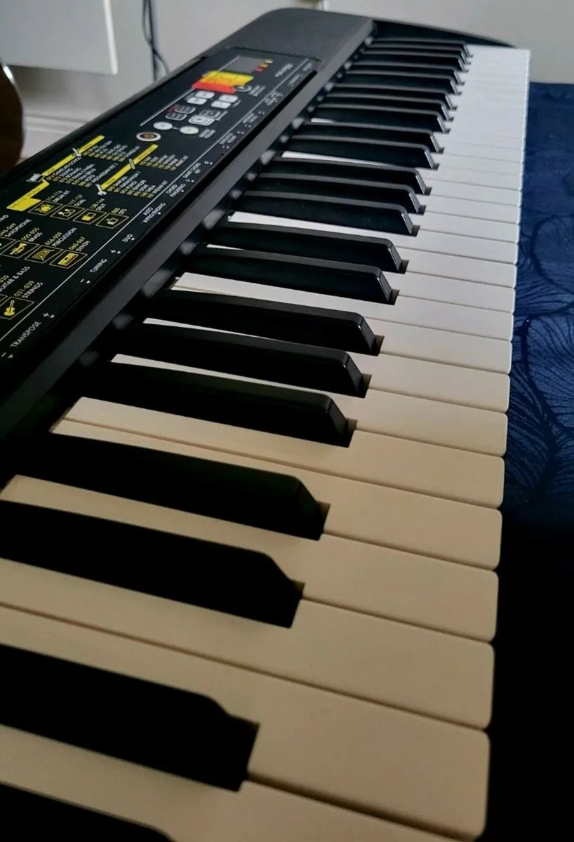 Yamaha PSR F52 Portable Keyboard - Image 3