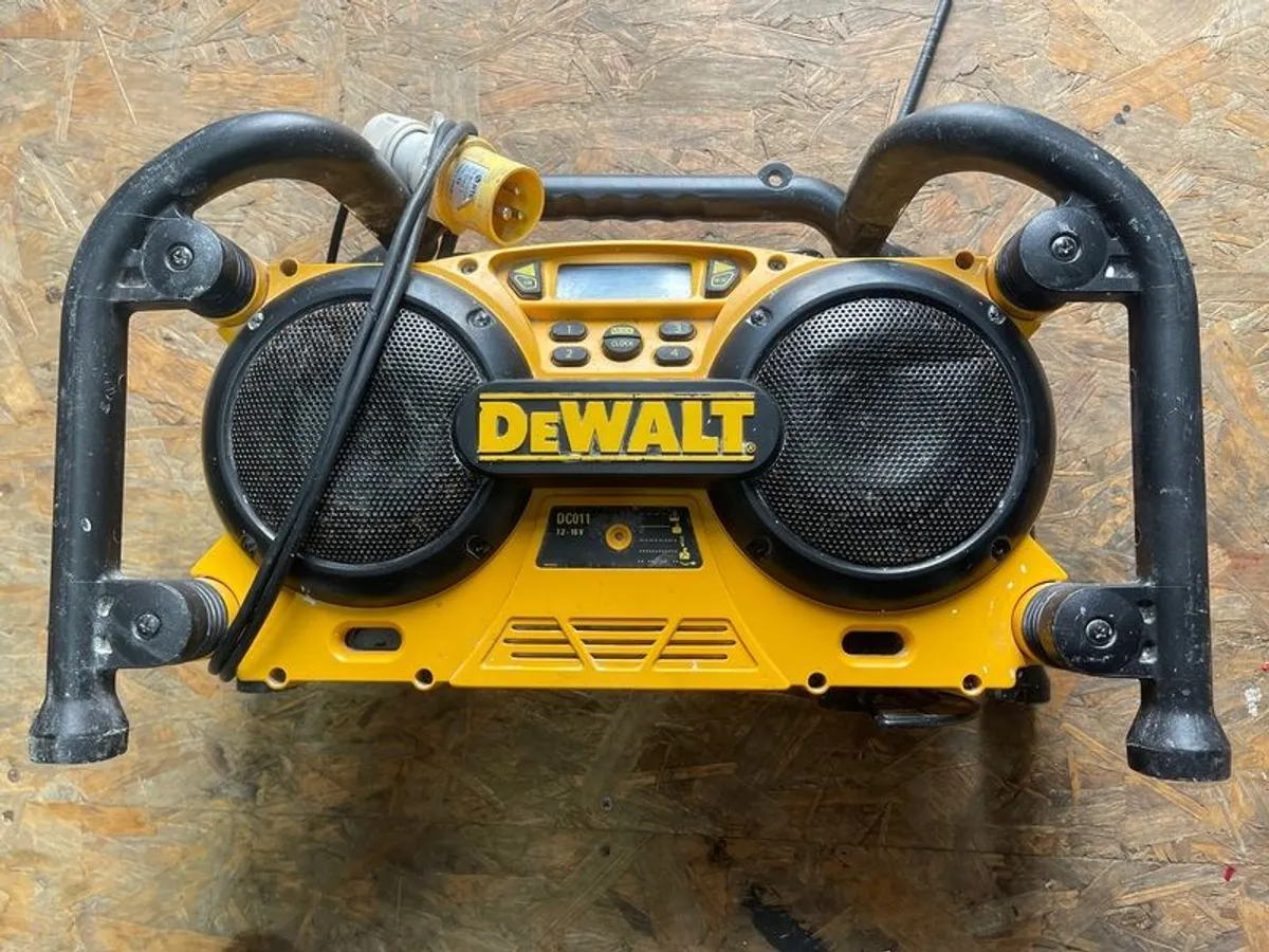dewalt radio - Image 1