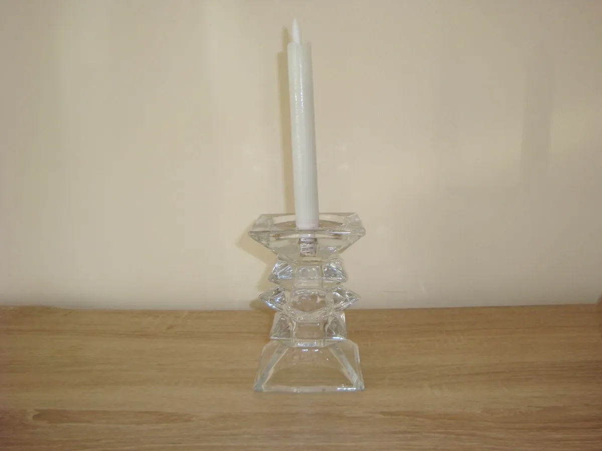 Clear candle sticks and vase - Image 3