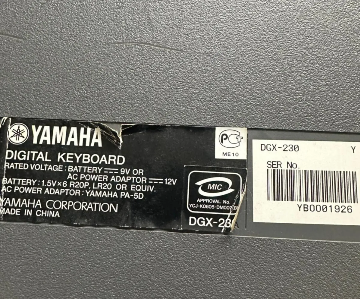 Yamaha Keyboard - Image 4