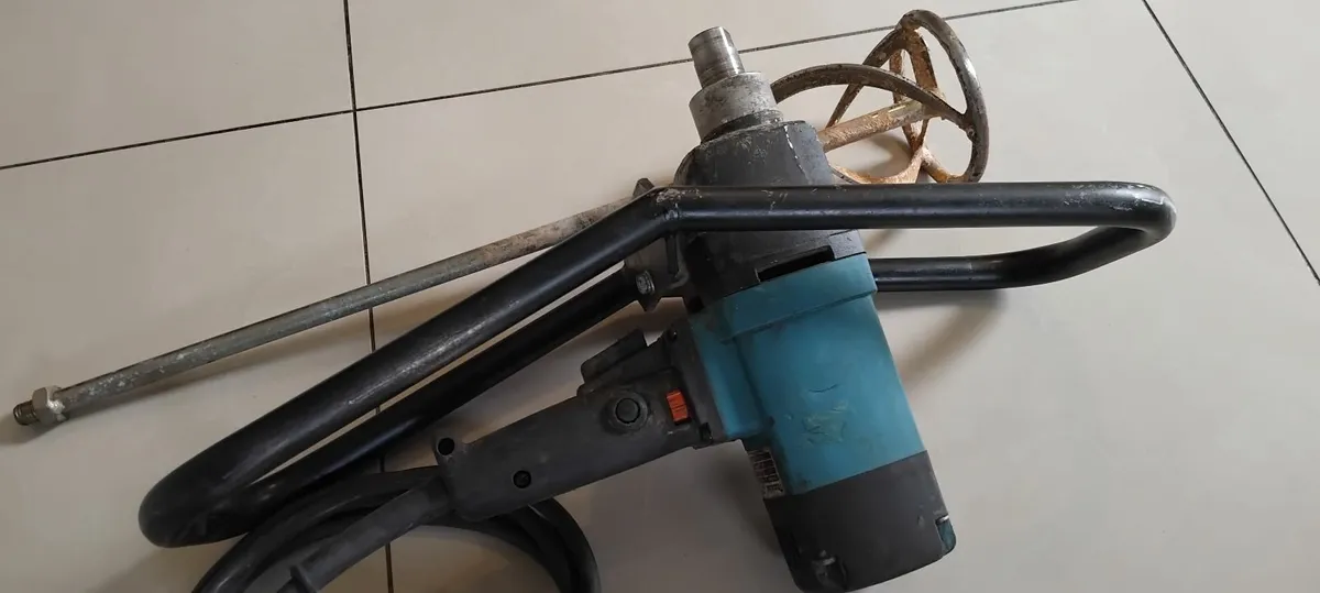 Makita UT120 Paddle Mixer 110v - Image 3
