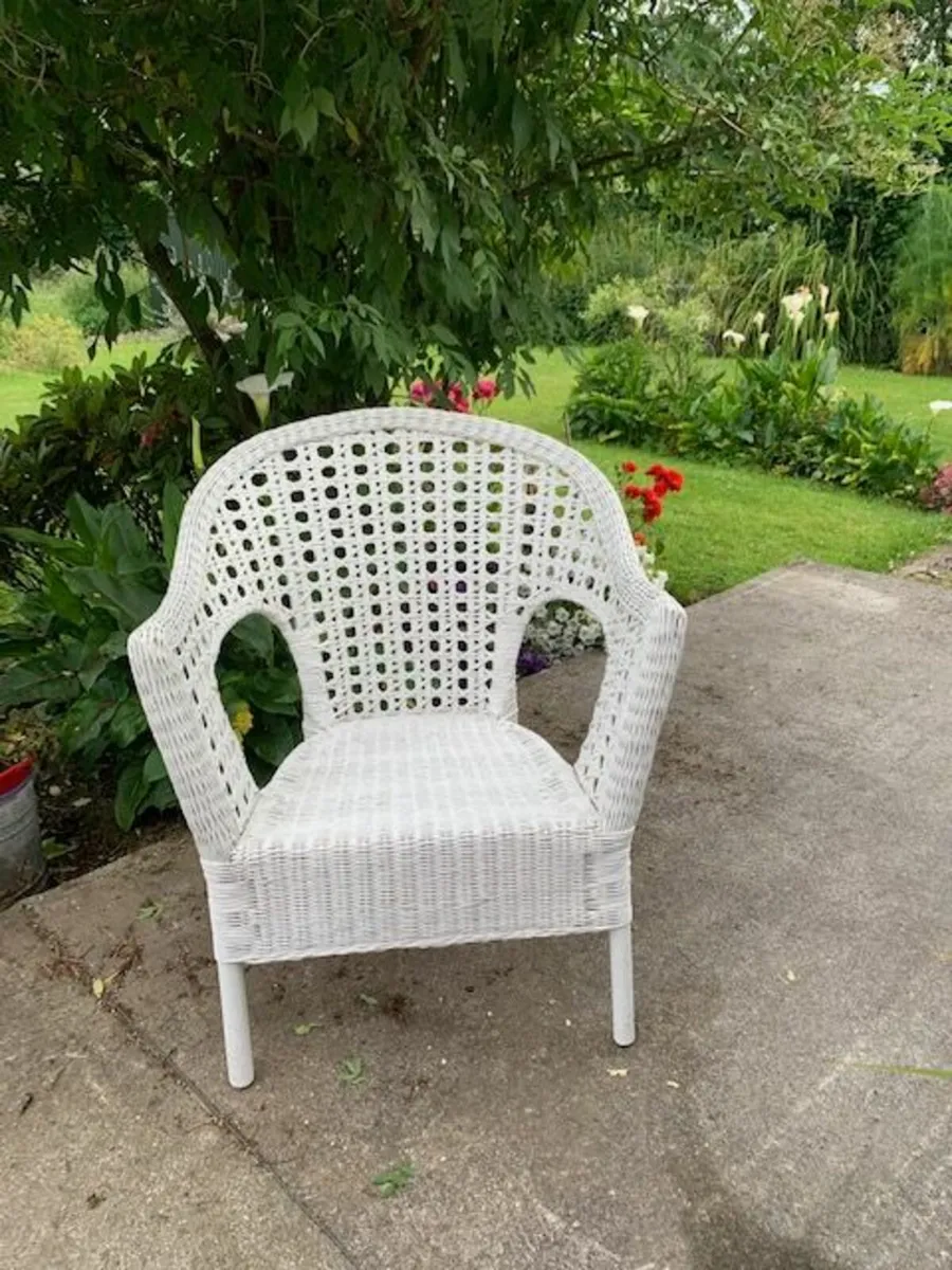 White cane chair - Image 1