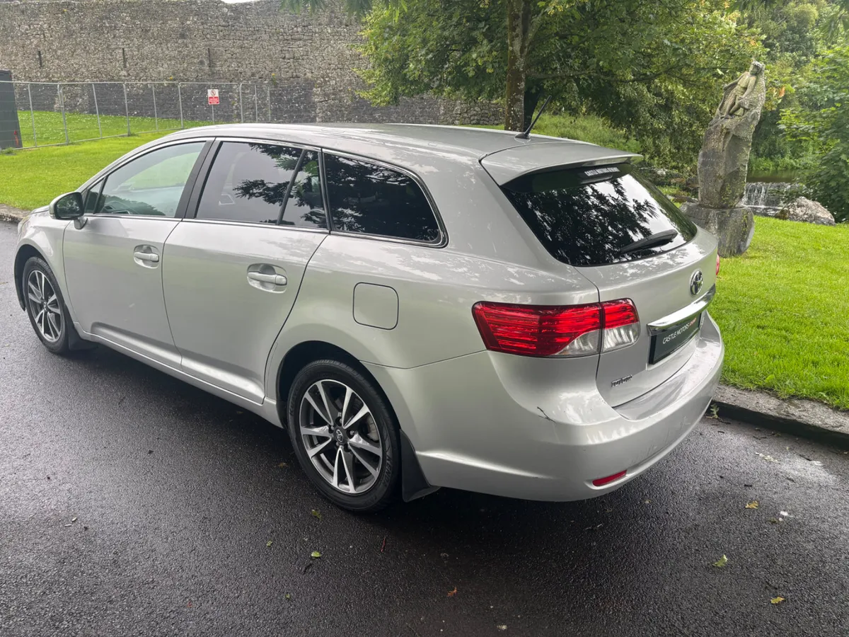 Toyota Avensis Sol Estate Diesel - Image 2