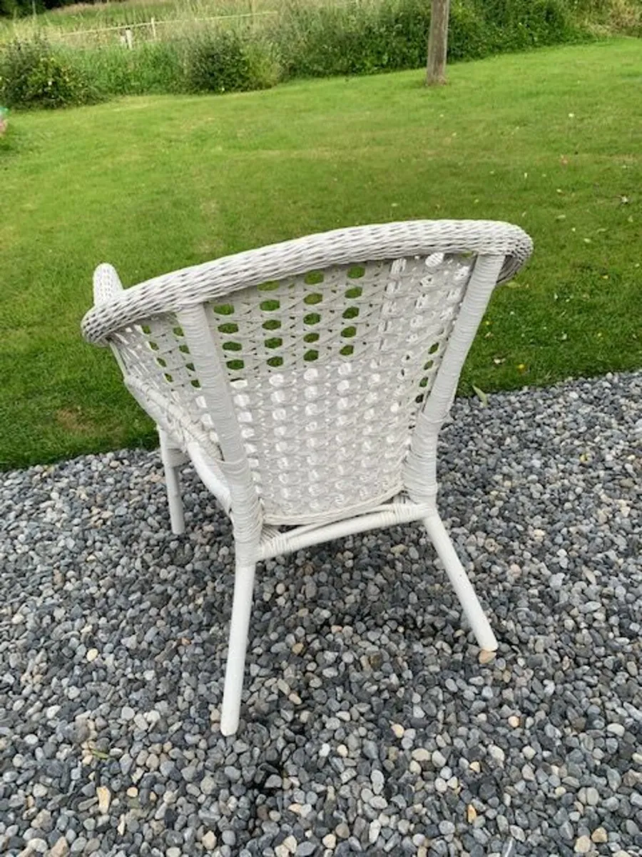 White cane chair - Image 3