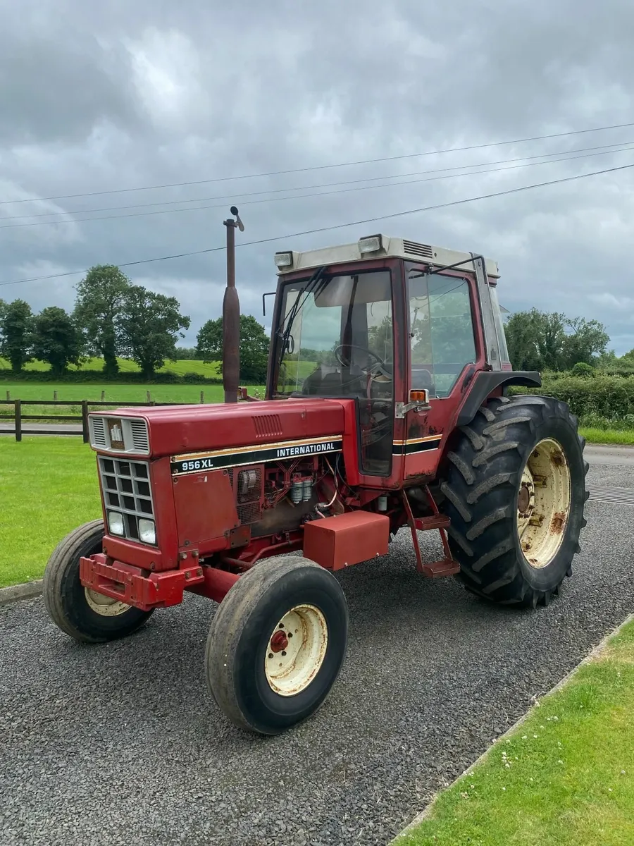 International 956XL - Image 2