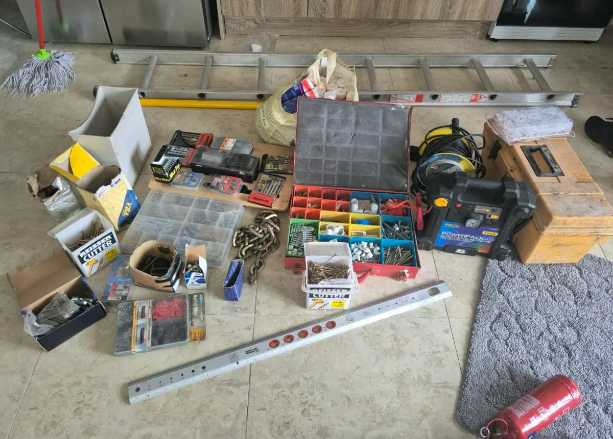 job lot of mix screws and stuff Dublin15 - Image 1