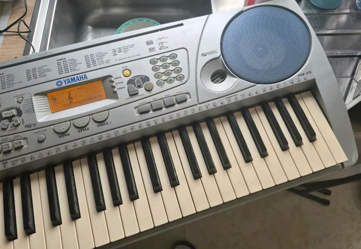 Yamaha PSR275MS Portable Keyboard with 61 Full Siz - Image 4