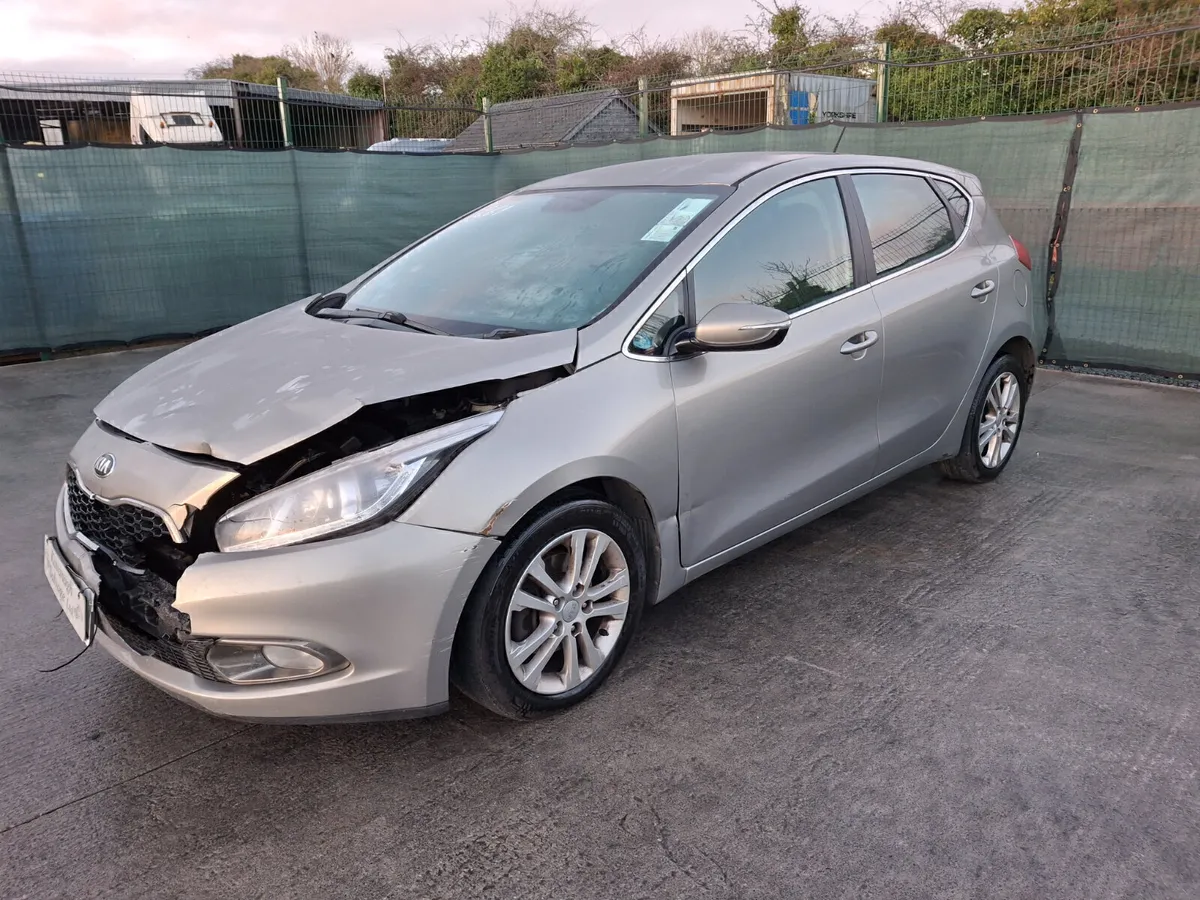 2013 Kia Ceed 1.6L Diesel light damage - Image 2