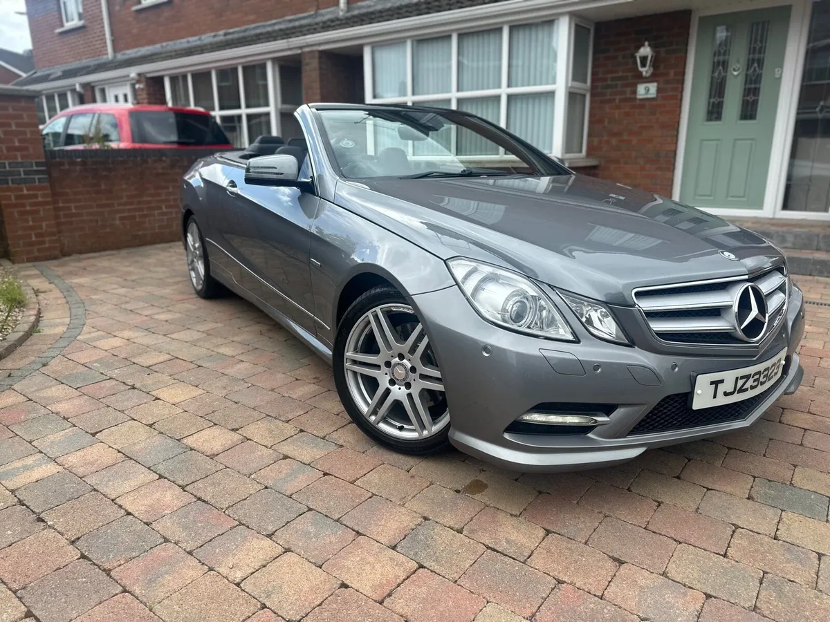 Mercedes E350 V6 convertible - Image 1