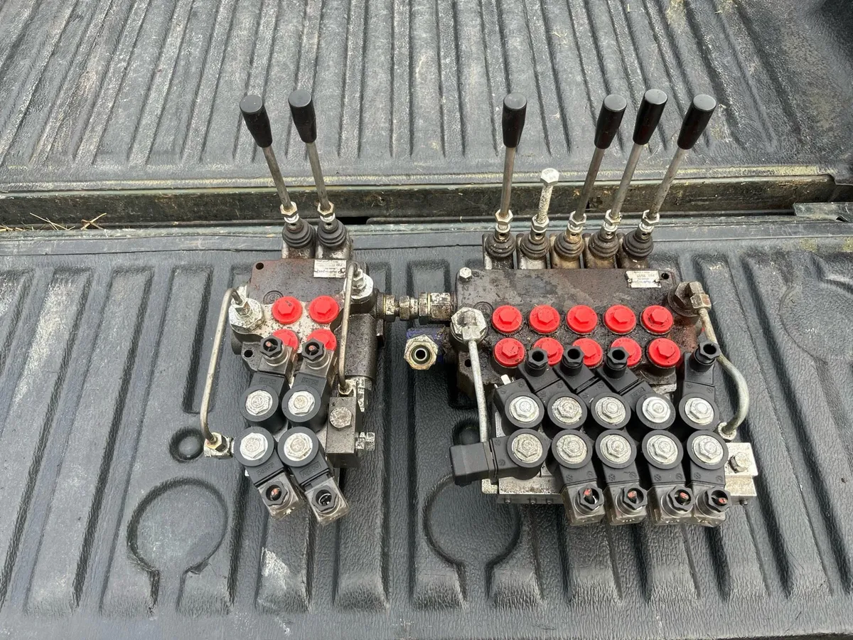 Valve Chest - Image 1