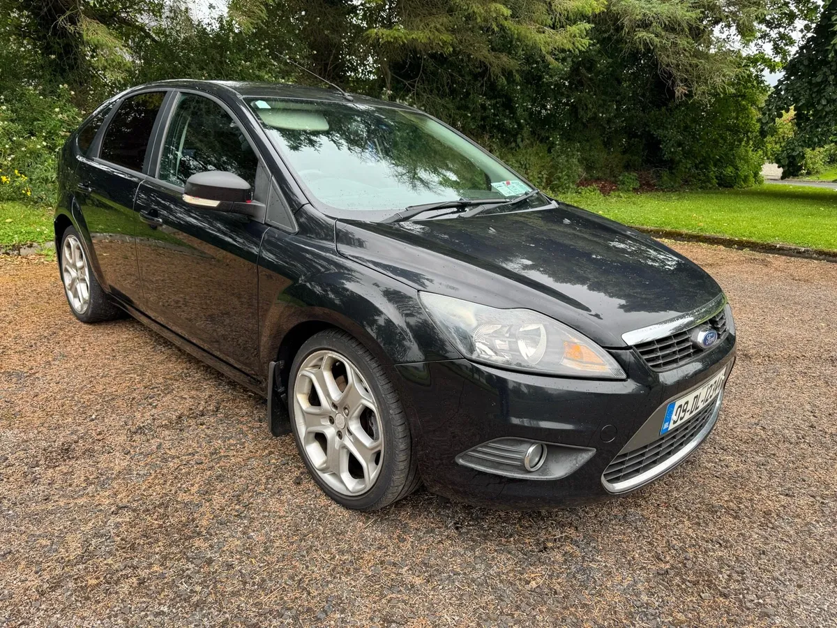 2009 ford focus - Image 1