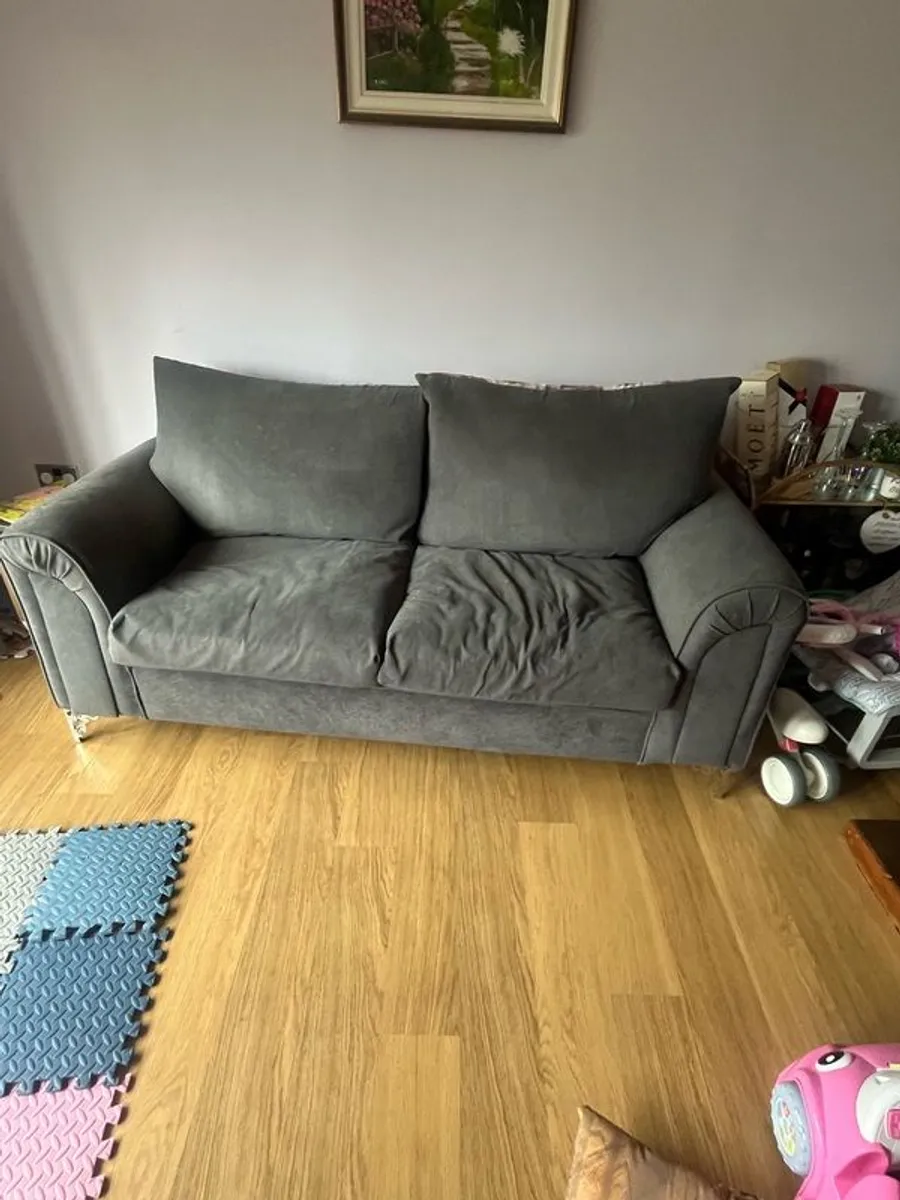 sofa - Image 1