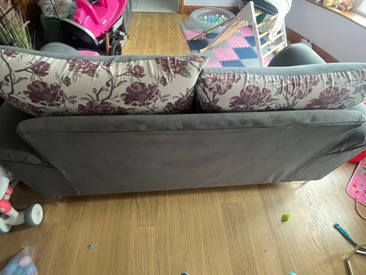 sofa - Image 2