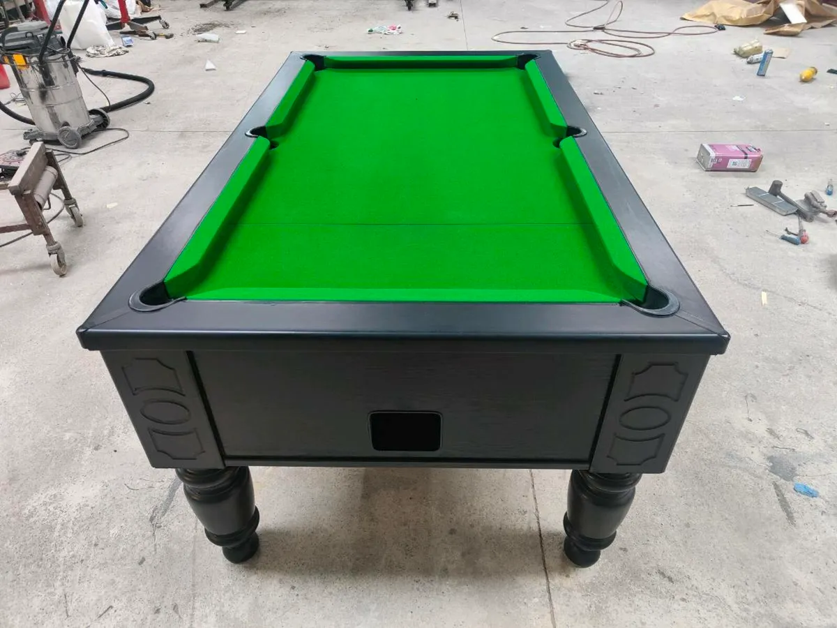 Pool table - Image 1