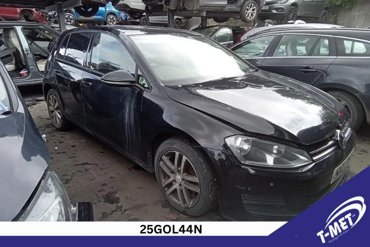 2014 VOLKSWAGEN GOLF BREAKING FOR PARTS - Image 1