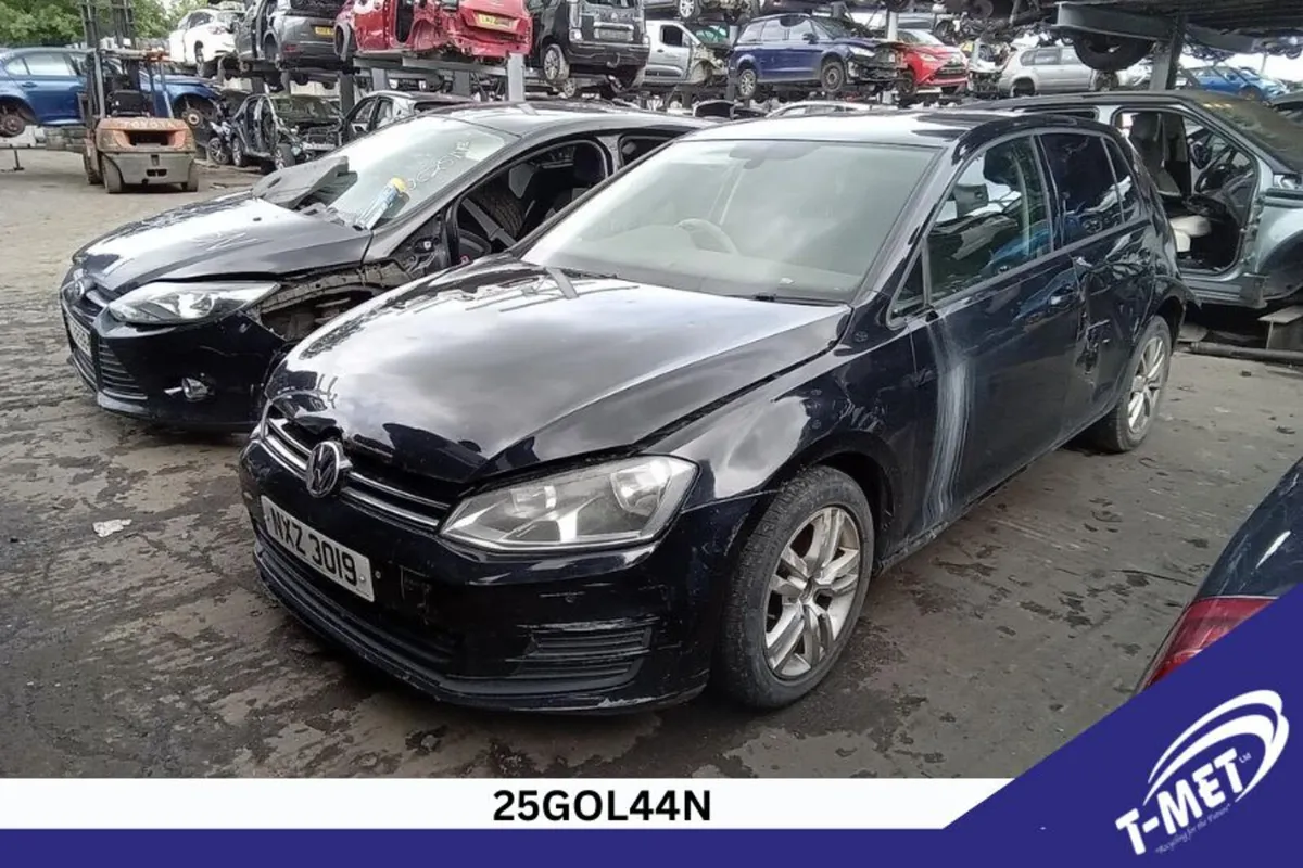 2014 VOLKSWAGEN GOLF BREAKING FOR PARTS - Image 3