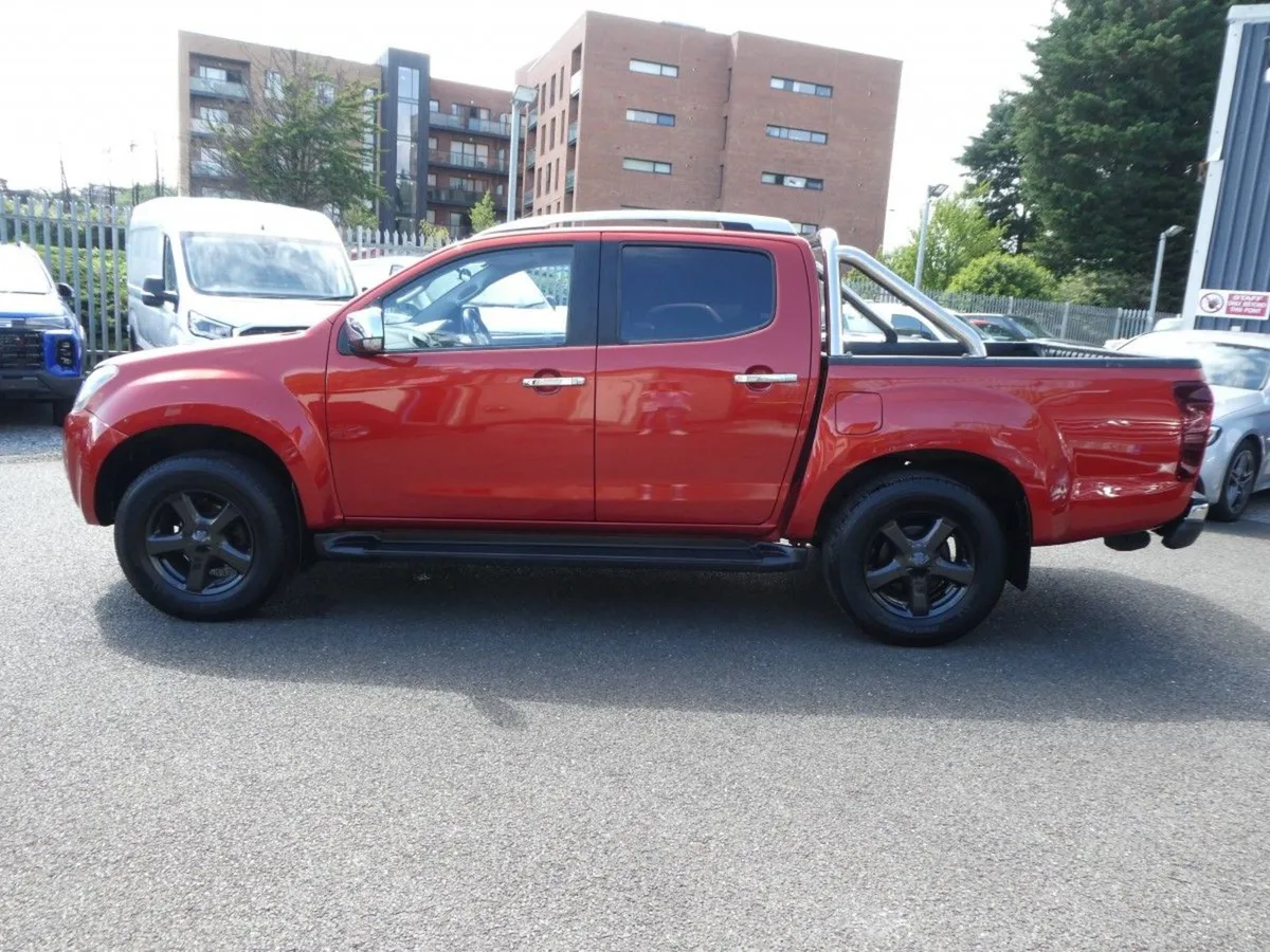 Isuzu D-Max 14mya 4DR Auto - Image 4