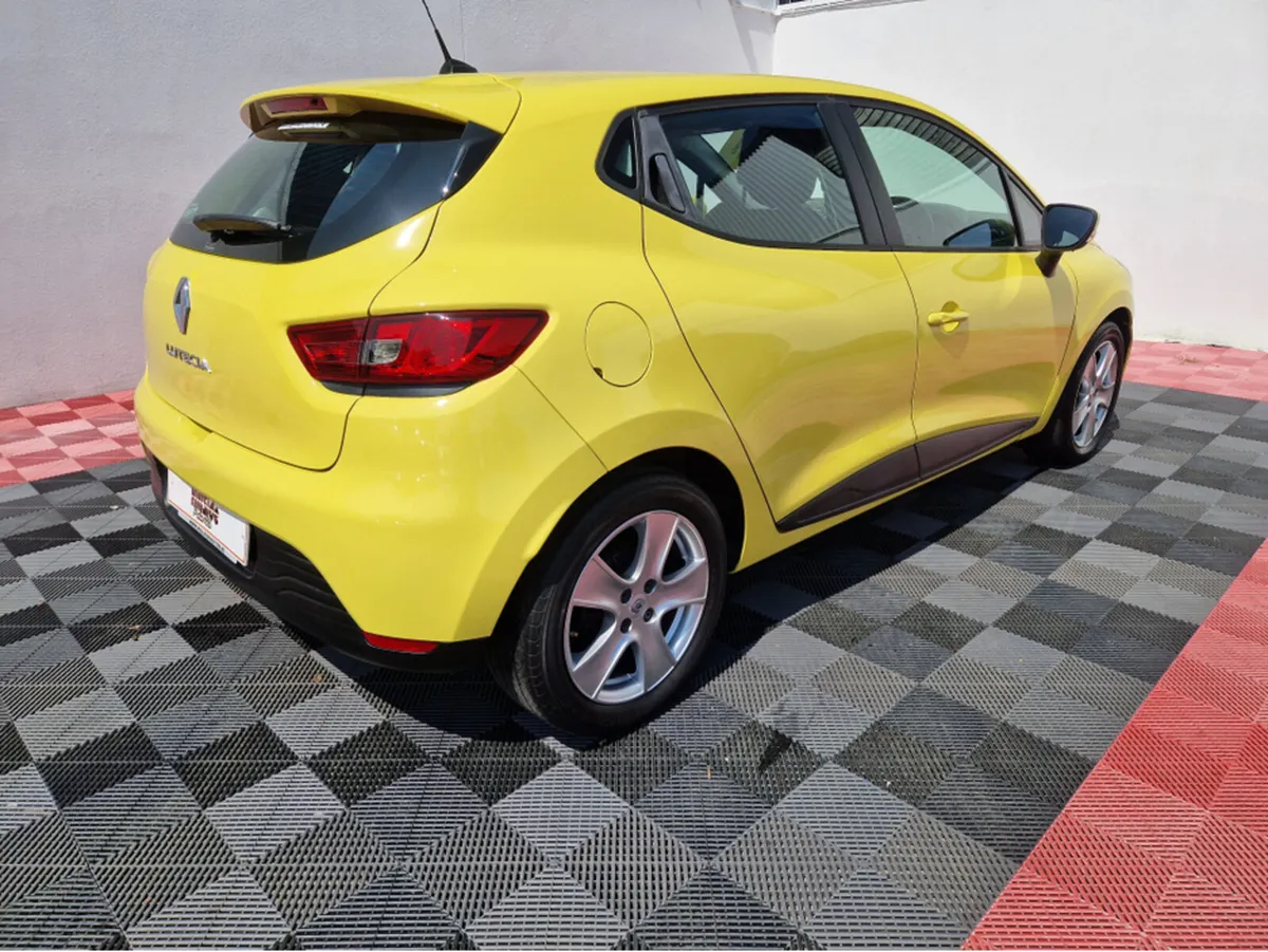Renault Clio LUTICIA 5DR AUTO 1.2 AUTOMATIC - Image 4