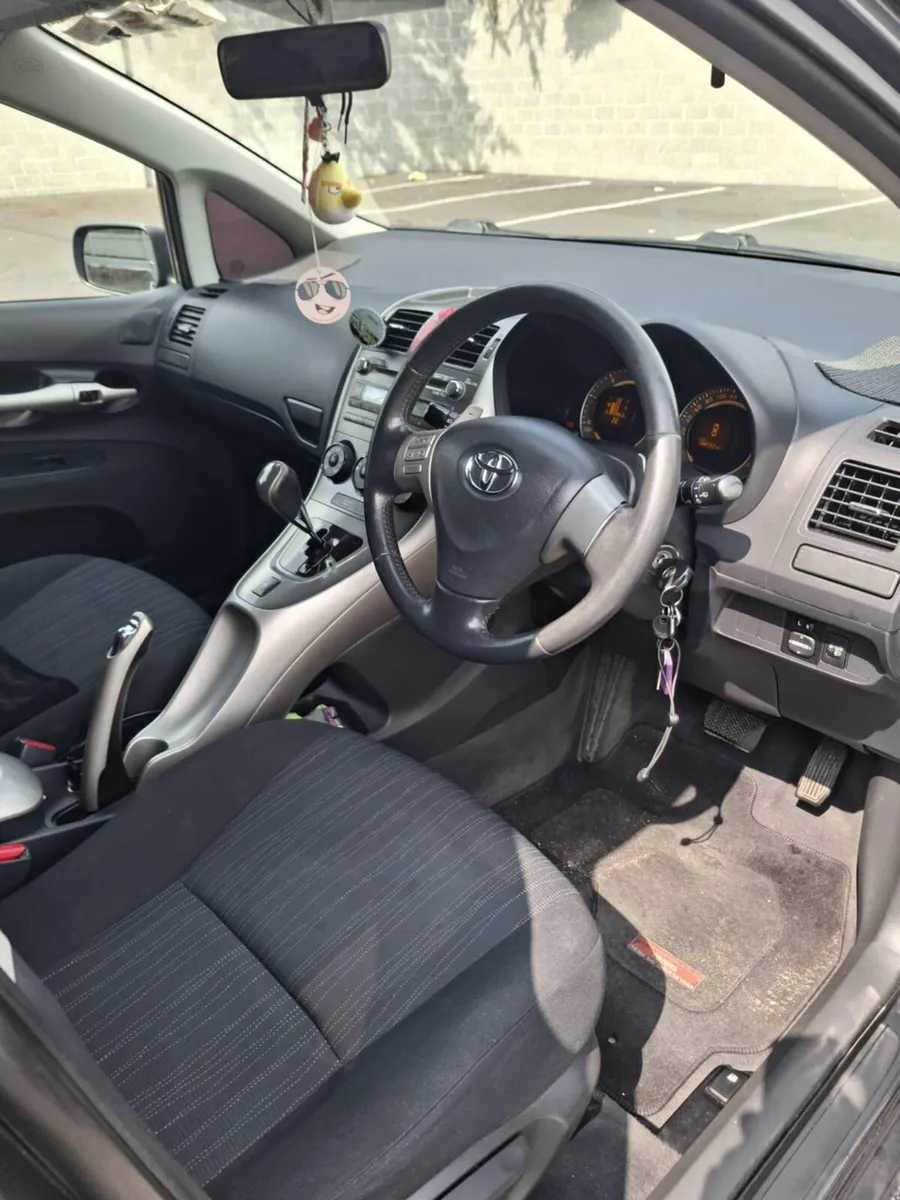 Car - Image 2