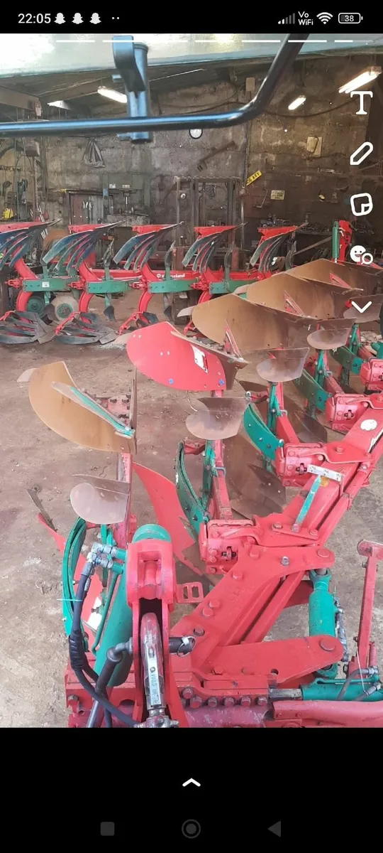 Kverneland plough - Image 1
