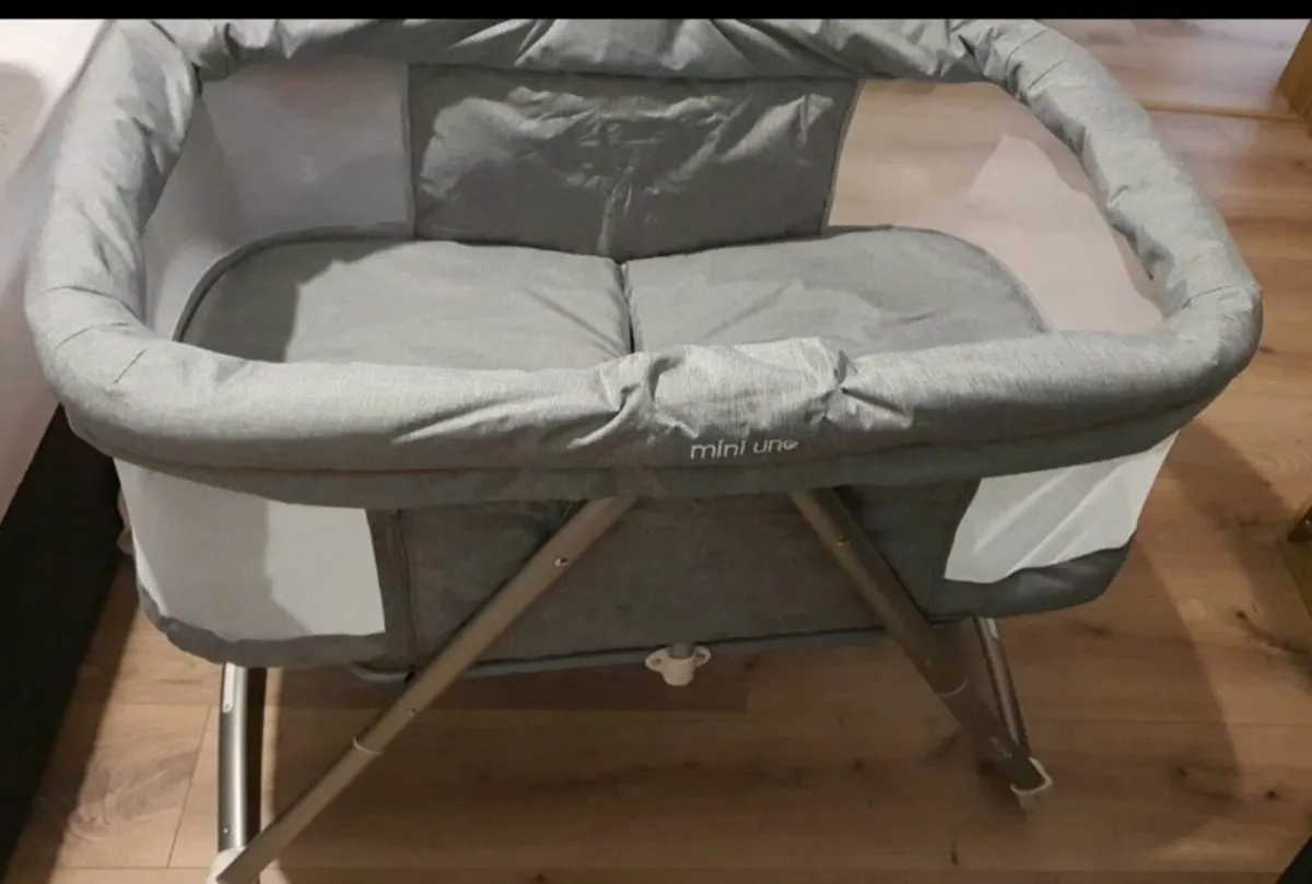 Mini uno cot