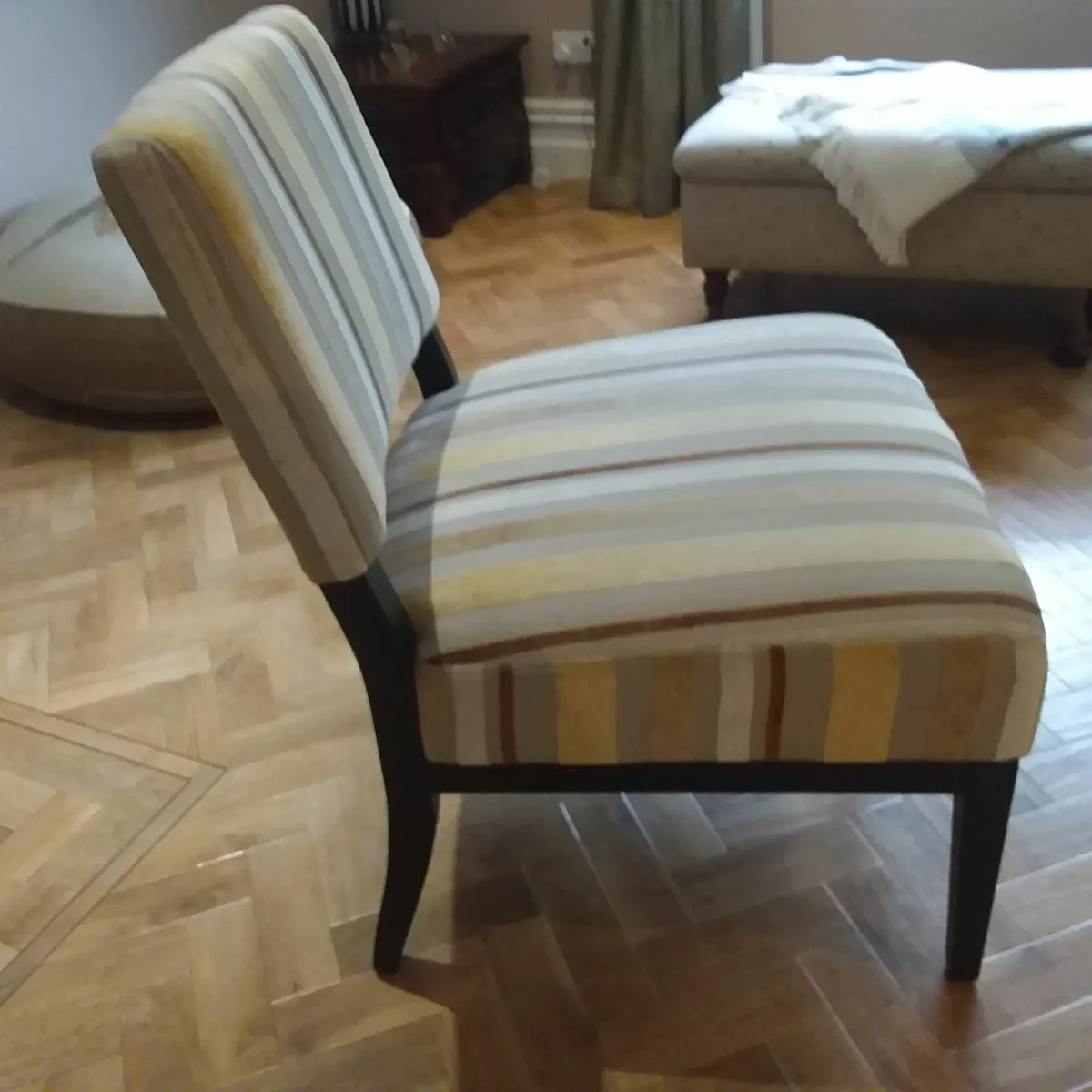 Modern Chair - Image 2