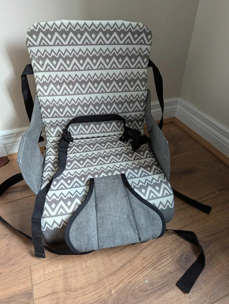 Dreambaby Grab 'N' Go Booster Seat - Image 1