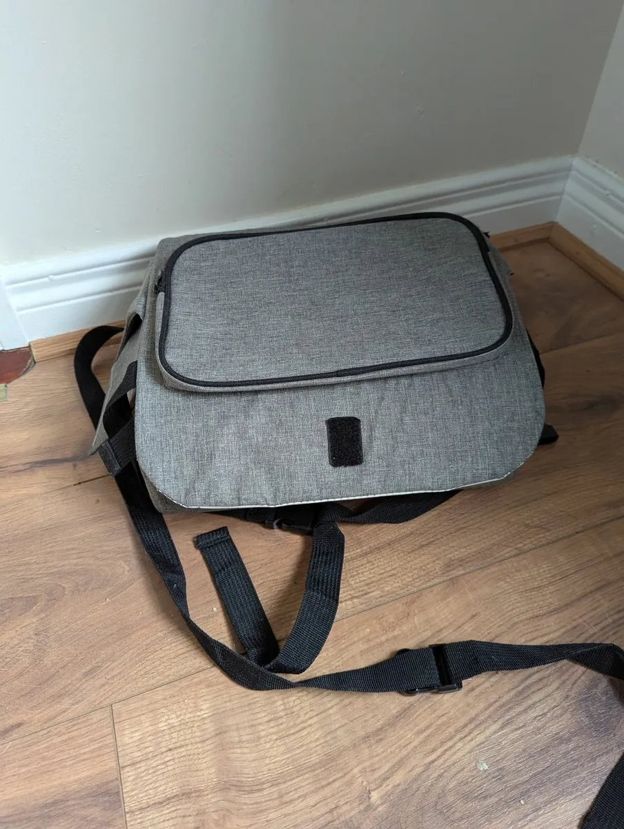 Dreambaby Grab 'N' Go Booster Seat - Image 2