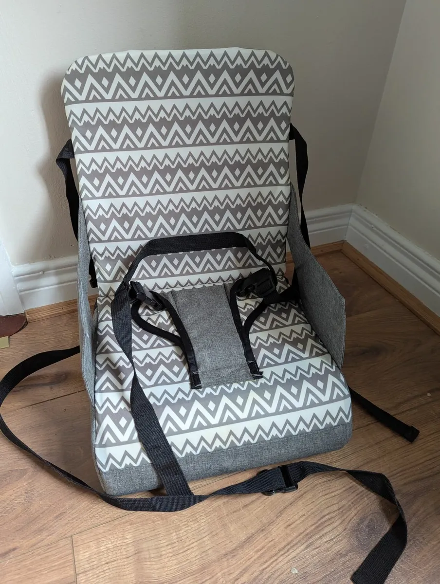 Dreambaby Grab 'N' Go Booster Seat - Image 3