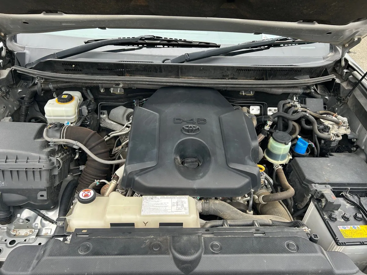Landcruiser, Low KMS ,LWB ,AUTO,  Leather Seats - Image 4