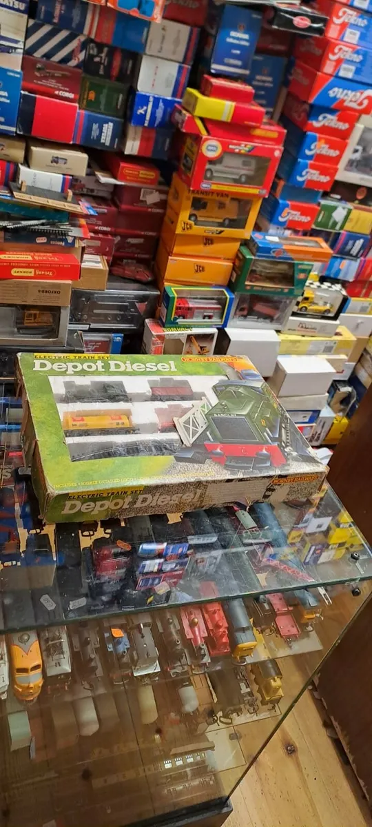 Hornby OO Gauge Depot Diesel Train Set - Image 1