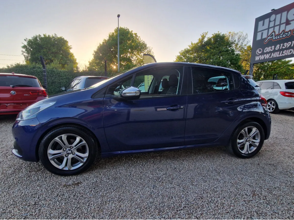 Peugeot 208 ALLURE 1.2 PETROL 5DR AUTOMATIC - Image 3