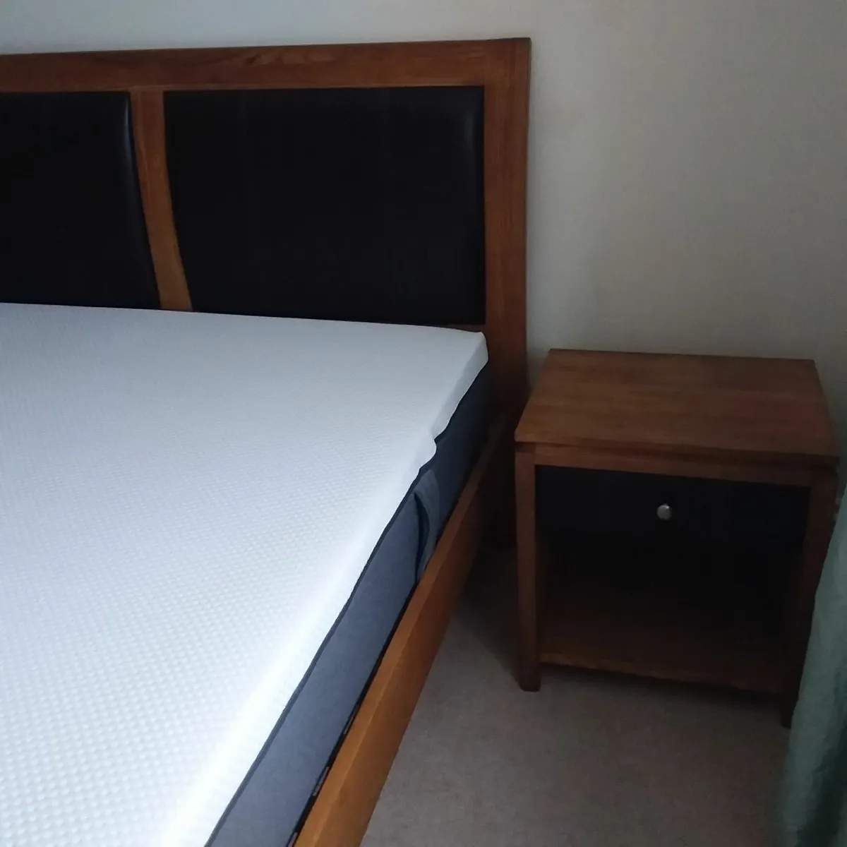 5ft Bedstead & 2 Bedside Lockers - Image 2