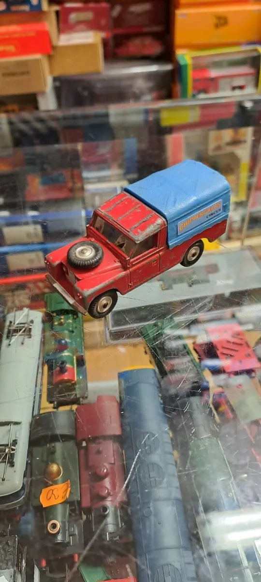 Vintage Corgi Chipperfield Circus Landrover - Image 1