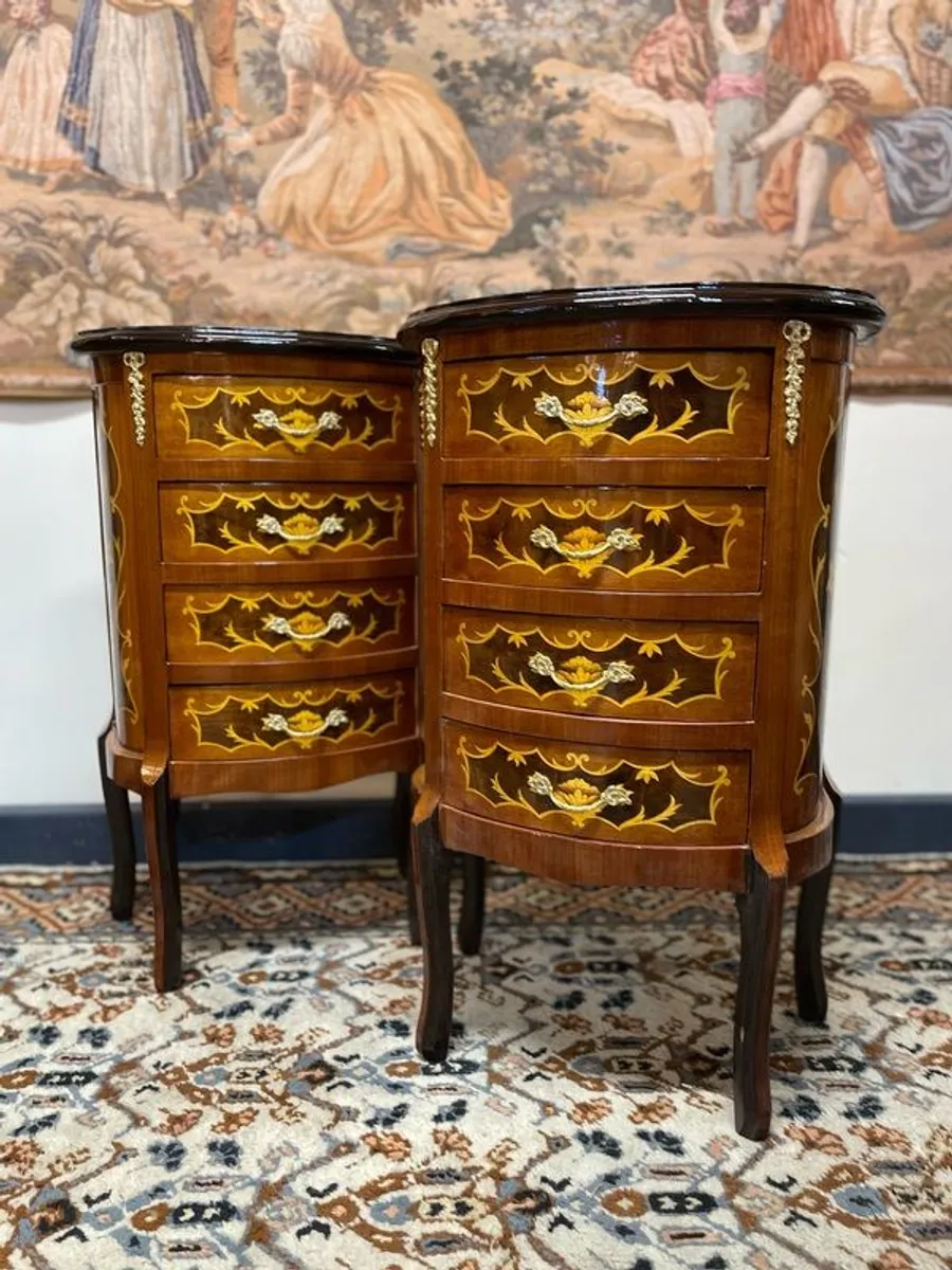 Fabulous Pair of Shield-Top Marquetry Inlay Bedside Lockers / Nightstands - Image 1