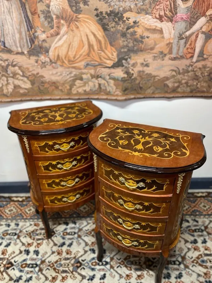 Fabulous Pair of Shield-Top Marquetry Inlay Bedside Lockers / Nightstands - Image 2