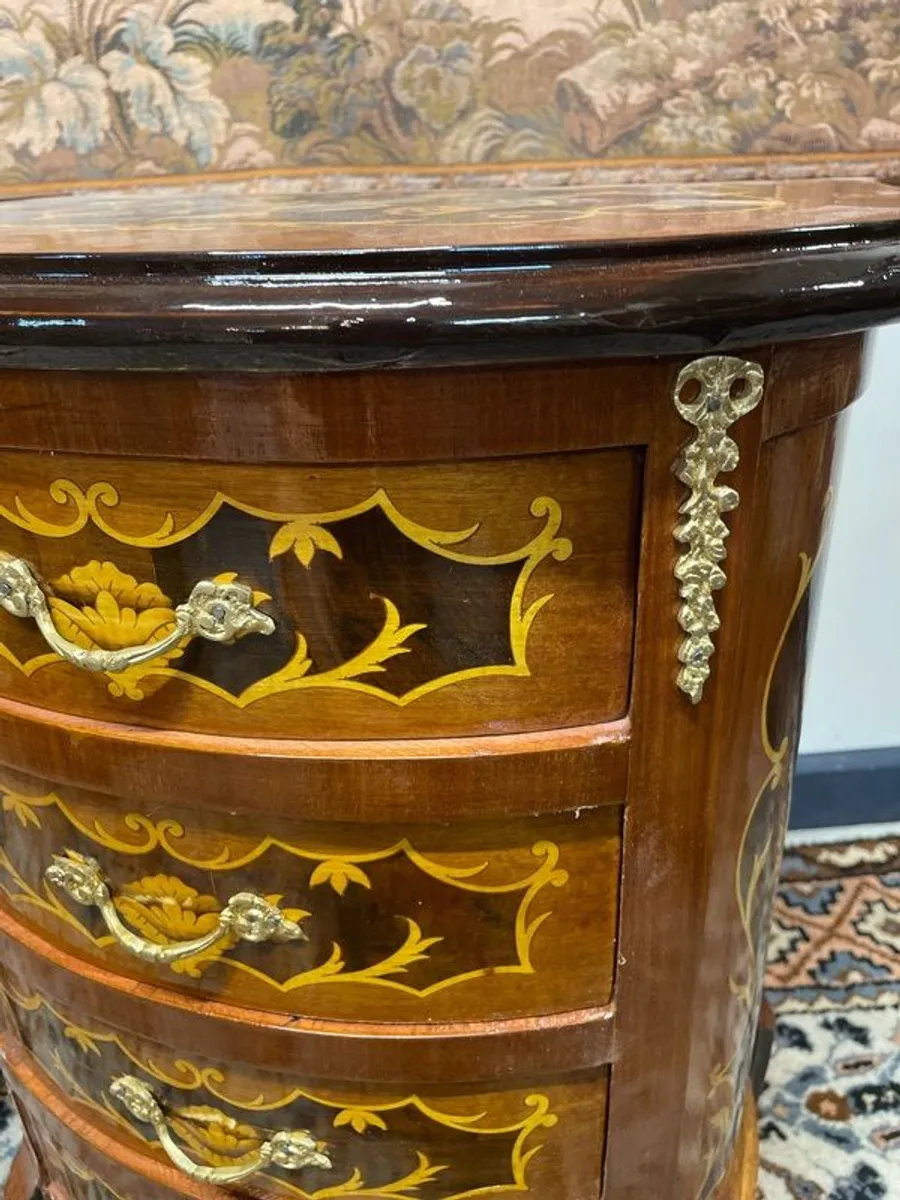Fabulous Pair of Shield-Top Marquetry Inlay Bedside Lockers / Nightstands - Image 3