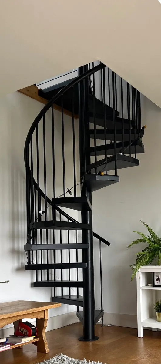 Black spiral staircase - Image 1