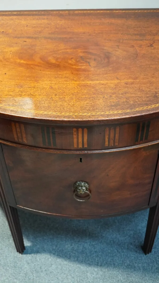 📜 George III Mahogany and Marquetry Demi-Lune Sid - Image 3