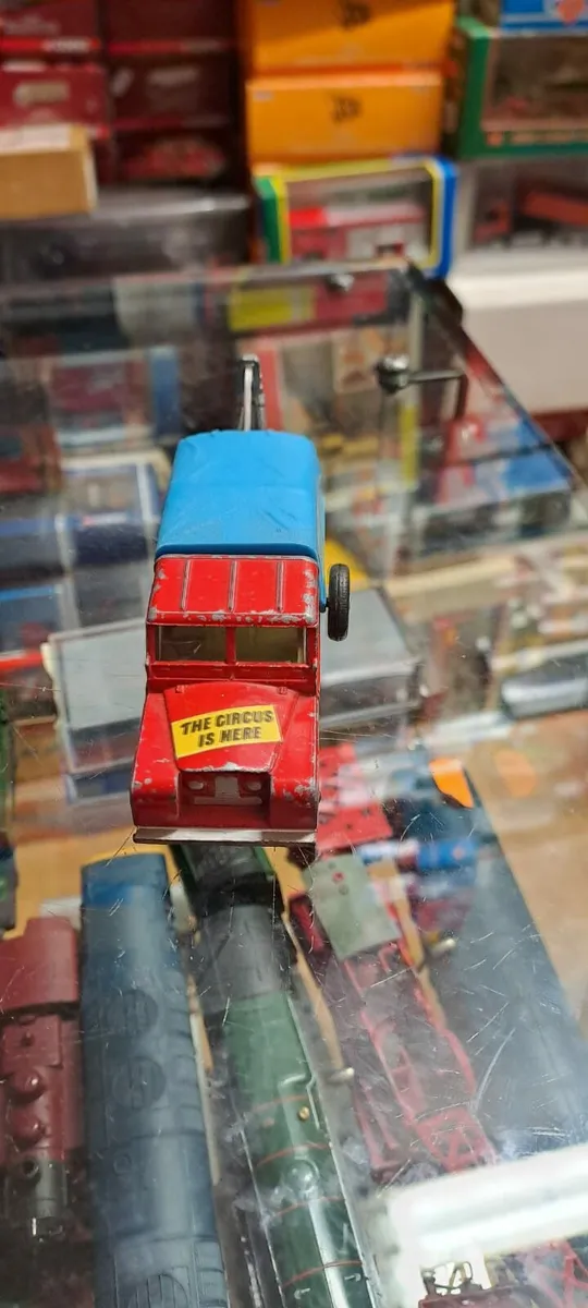 Vintage Corgi 1970's Chipperfield Circus Landrover - Image 2