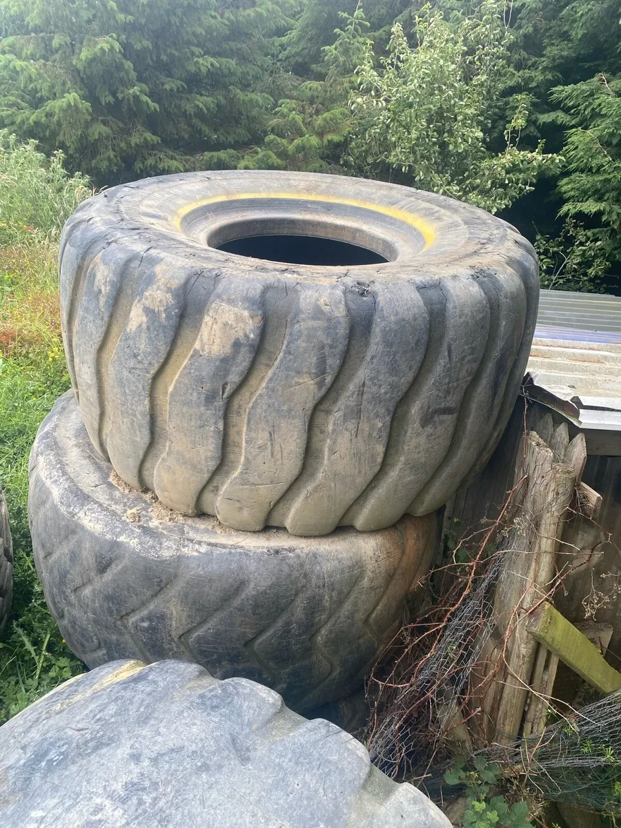 Dump truck tyres - Image 1